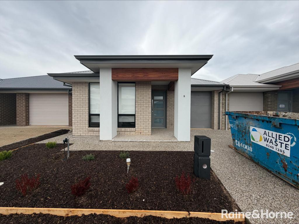 9 Young Ct, Munno Para West, SA 5115