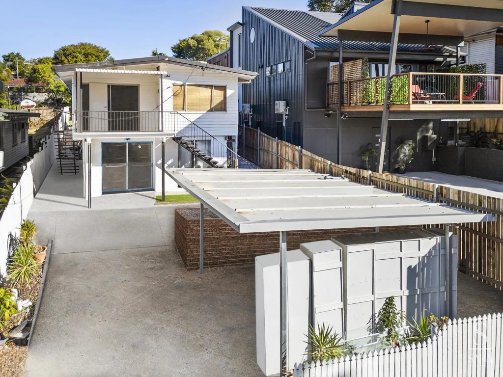 31 CARLYLE ST, SEVENTEEN MILE ROCKS, QLD 4073