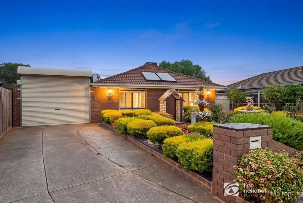 6 HOWE CT, MELTON SOUTH, VIC 3338