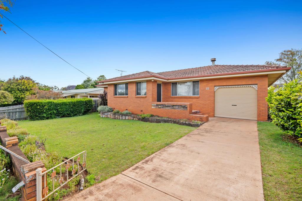 15 Challenor St, Rockville, QLD 4350