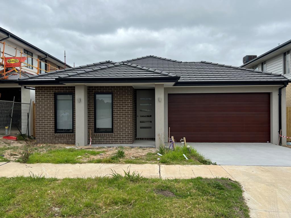 27 Shell Cl, Clyde North, VIC 3978