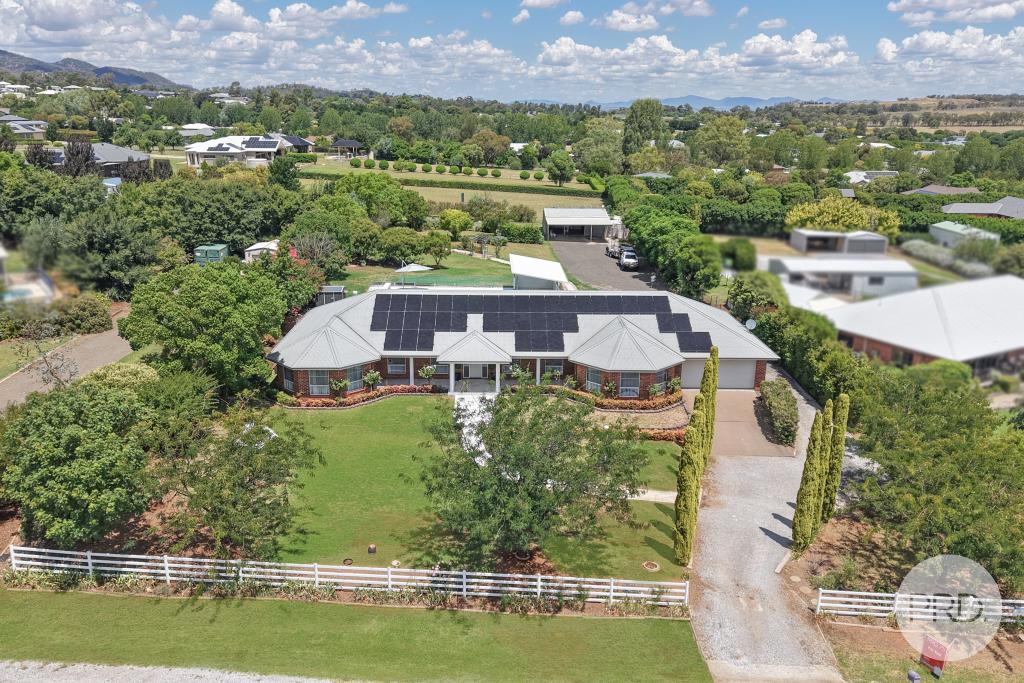 13 Daintree Cct, Moore Creek, NSW 2340