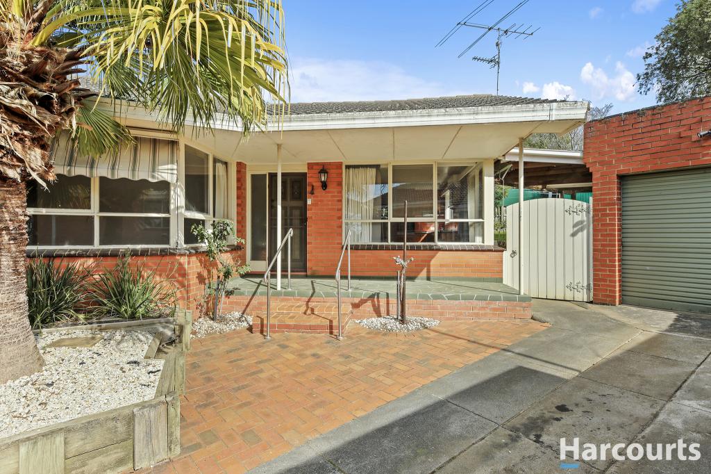 1 VALLEY VIEW ST, WARRAGUL, VIC 3820