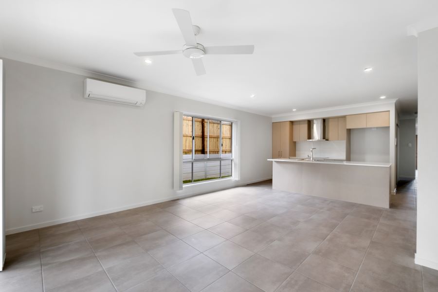 5a Kestrel Cl, Southside, QLD 4570