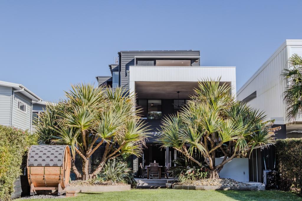 749 CASUARINA WAY, CASUARINA, NSW 2487