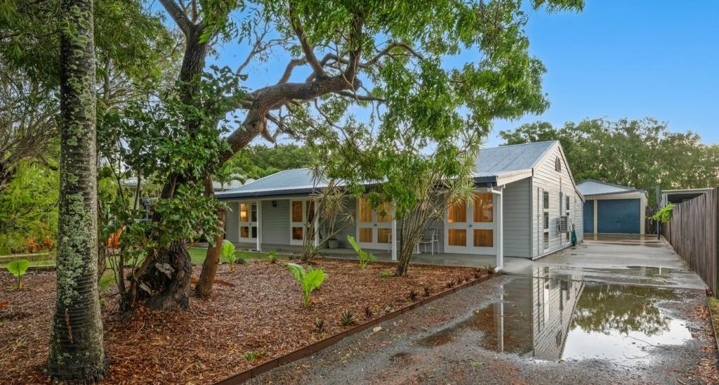 44 PACIFIC DR, BLACKS BEACH, QLD 4740