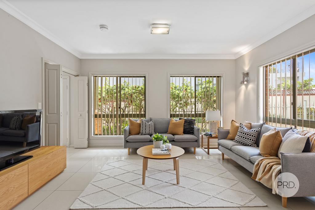 2/15 Henry Lawson Dr, Peakhurst, NSW 2210