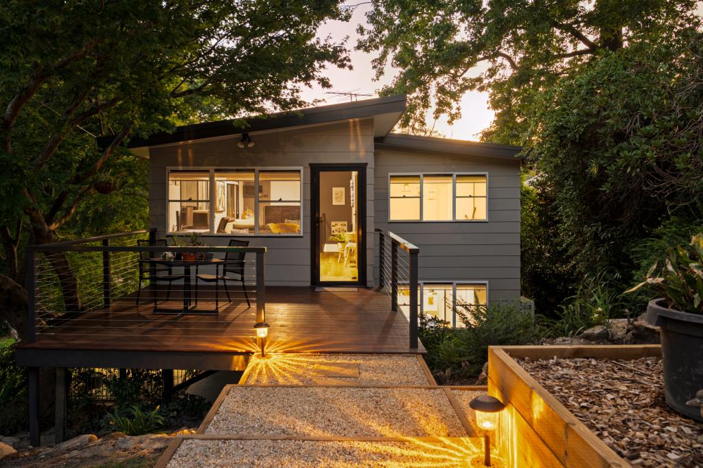 18 Parkes Cres, Faulconbridge, NSW 2776