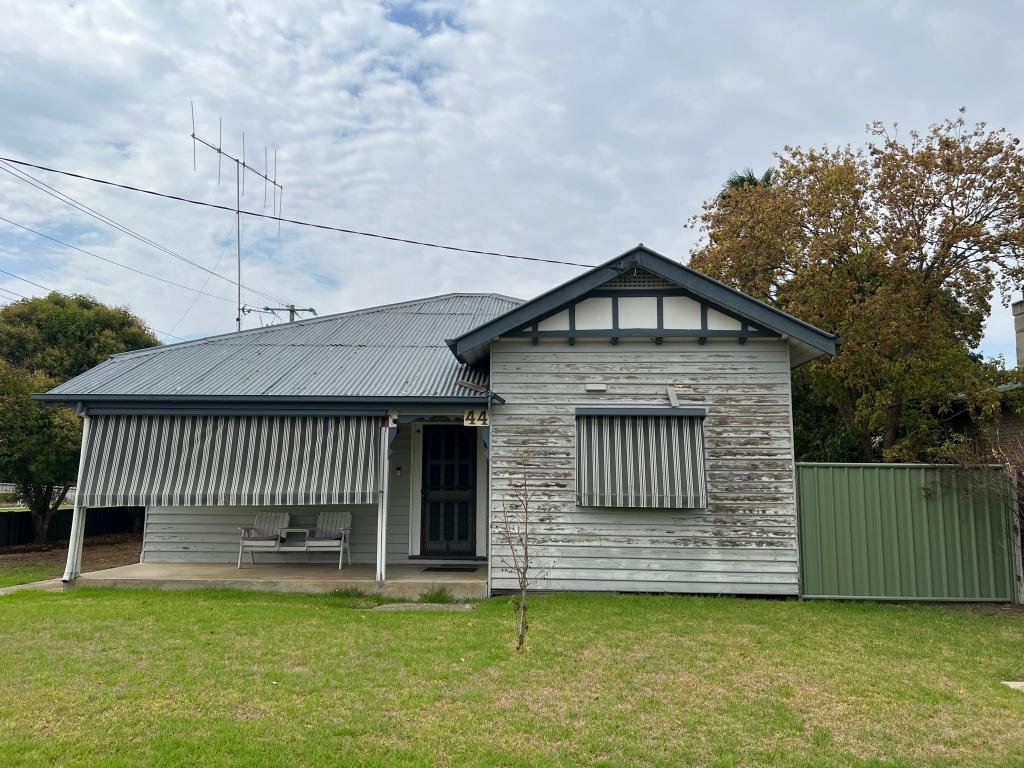 44 Oak St, Seymour, VIC 3660