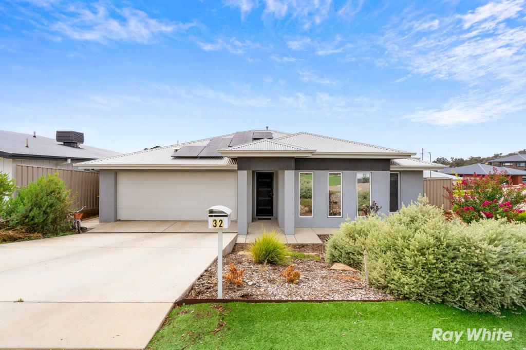 32 Watson Bvd, Lloyd, NSW 2650