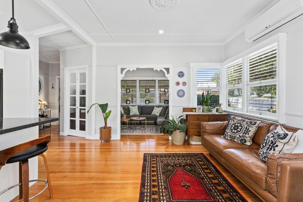44 BROOKE AVE, SOUTHPORT, QLD 4215