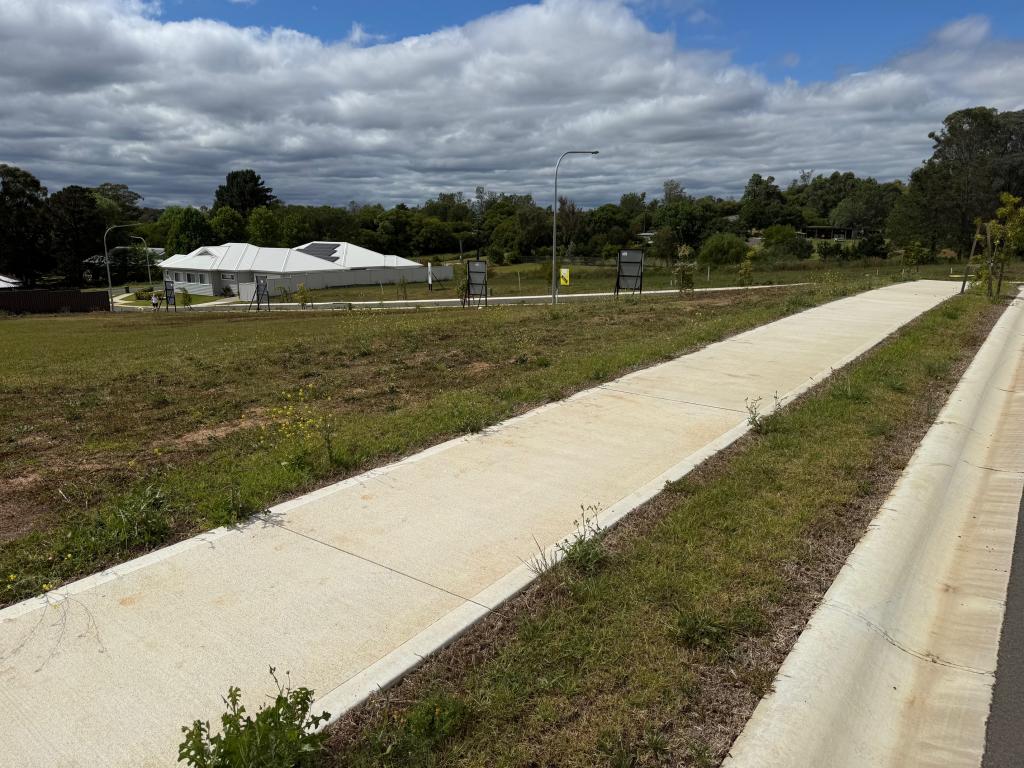 127 - 130 SAMUEL CRES, PICTON, NSW 2571