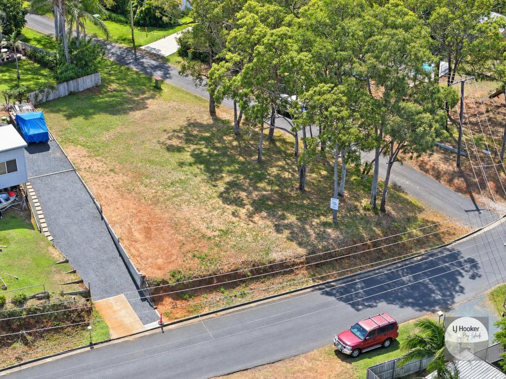 13 CRESCENT DR, RUSSELL ISLAND, QLD 4184