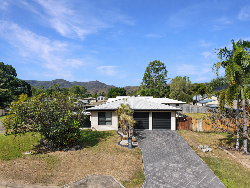18 Noscov Cres, Kelso, QLD 4815