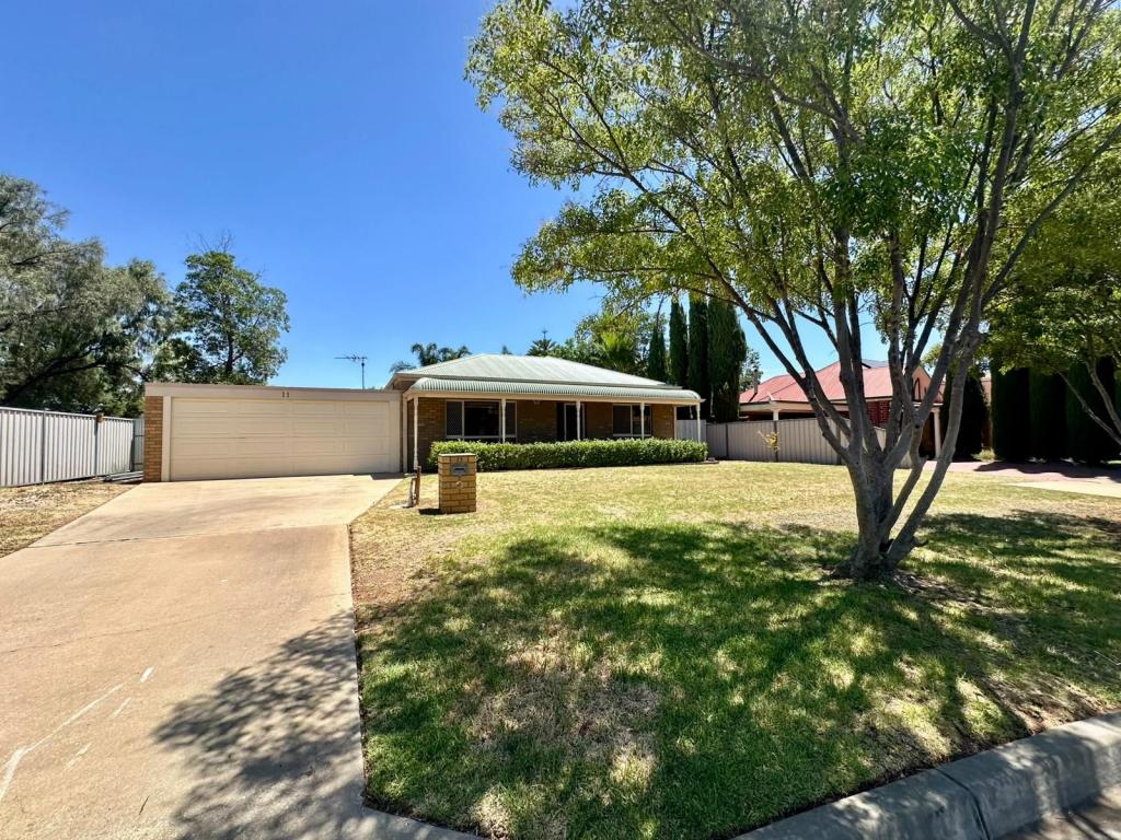 11 WOODLEY DR, MILDURA, VIC 3500