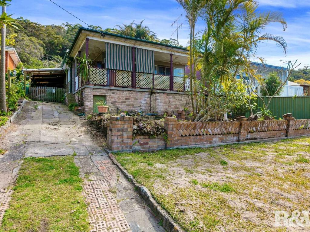 31 Nioka Ave, Point Clare, NSW 2250