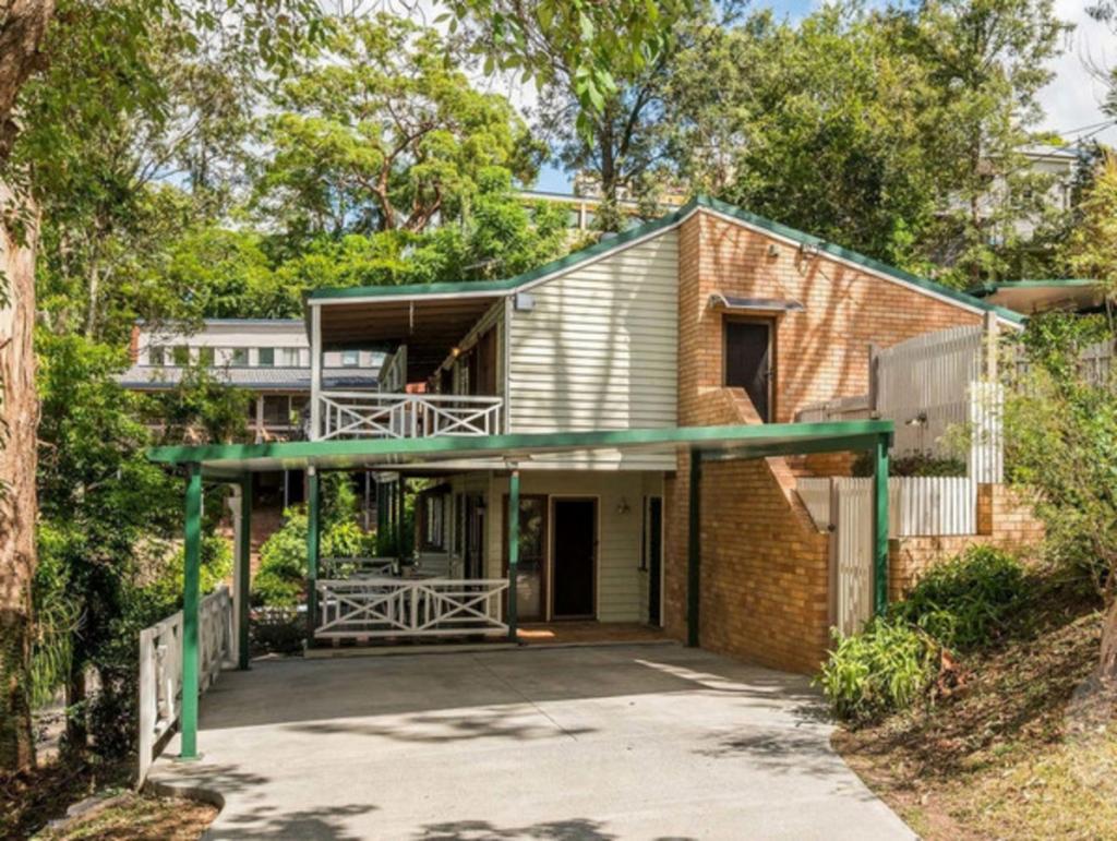 4 Angus St, Bardon, QLD 4065