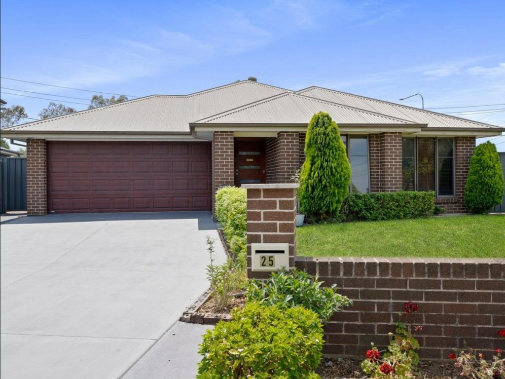 25 SUNDAY CCT, EDMONDSON PARK, NSW 2174