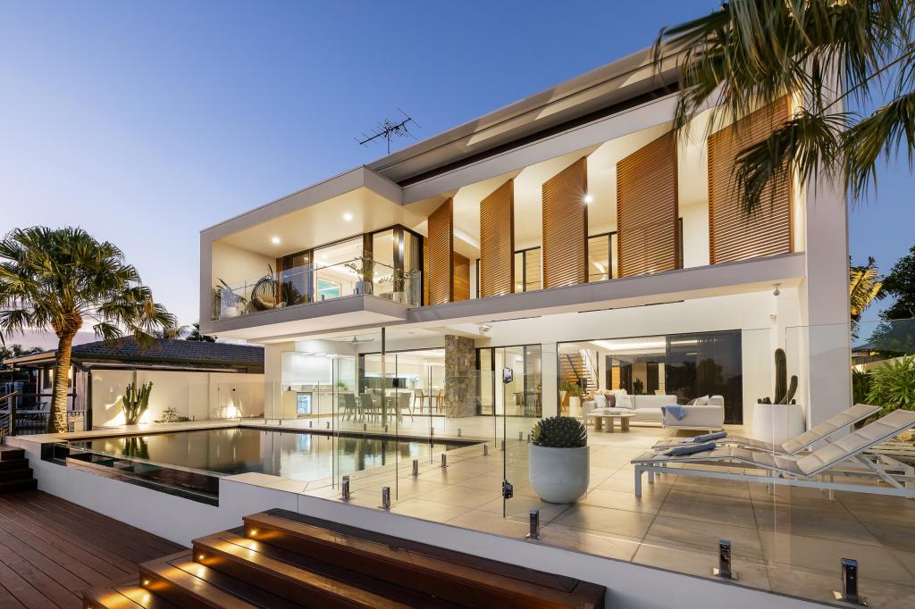 10 Coobowie St, Broadbeach Waters, QLD 4218