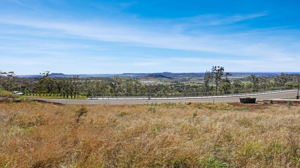 43 Reserve Rd, Cranley, QLD 4350