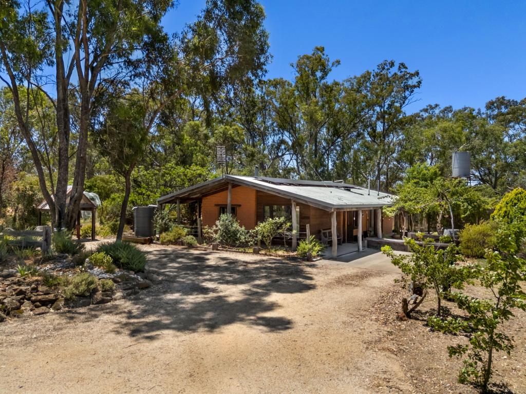 195 Wolfs Lane, Avoca, VIC 3467