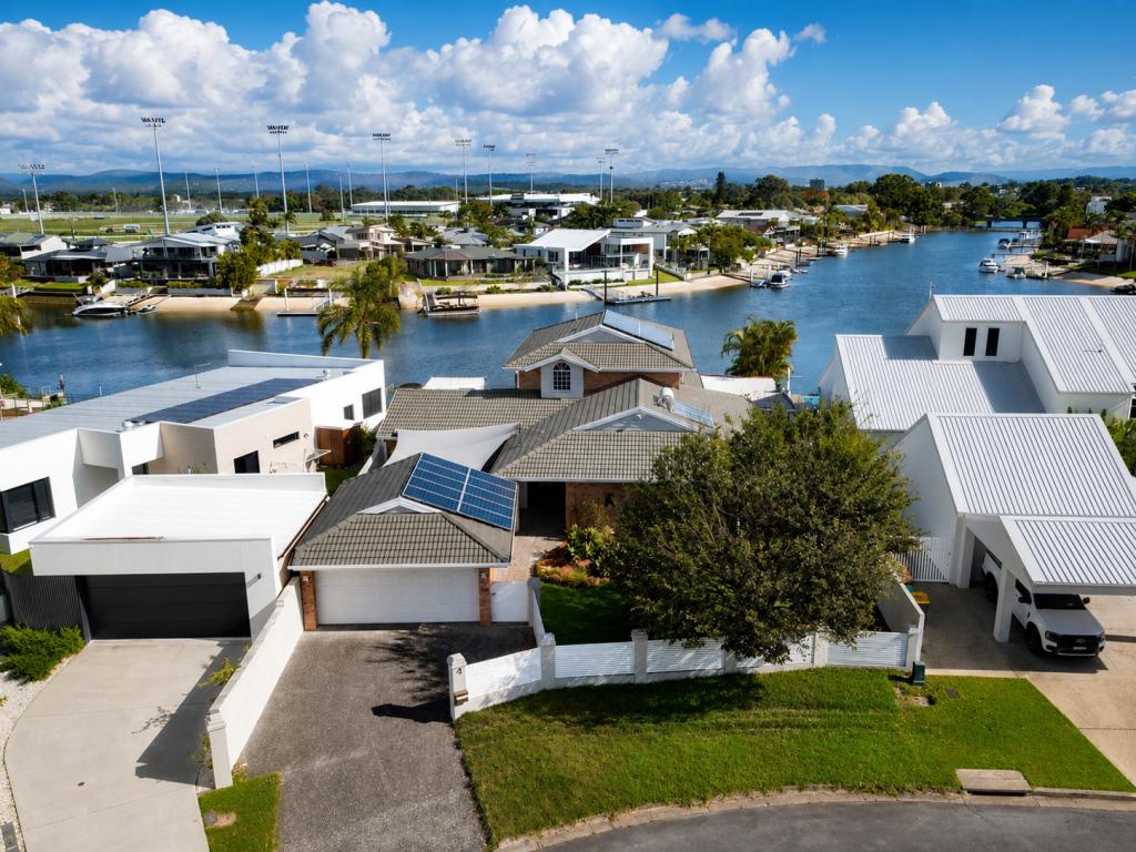 4 Mercedes Pl, Bundall, QLD 4217