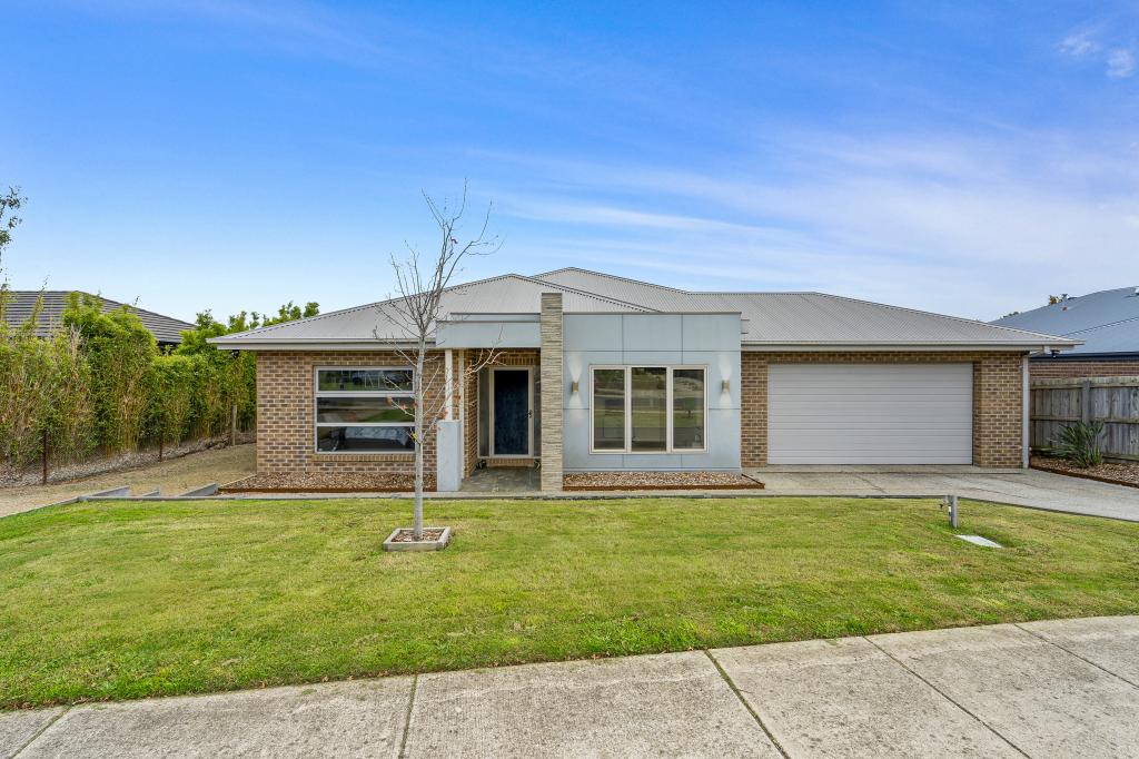 13 CHARTERS AVE, GISBORNE, VIC 3437