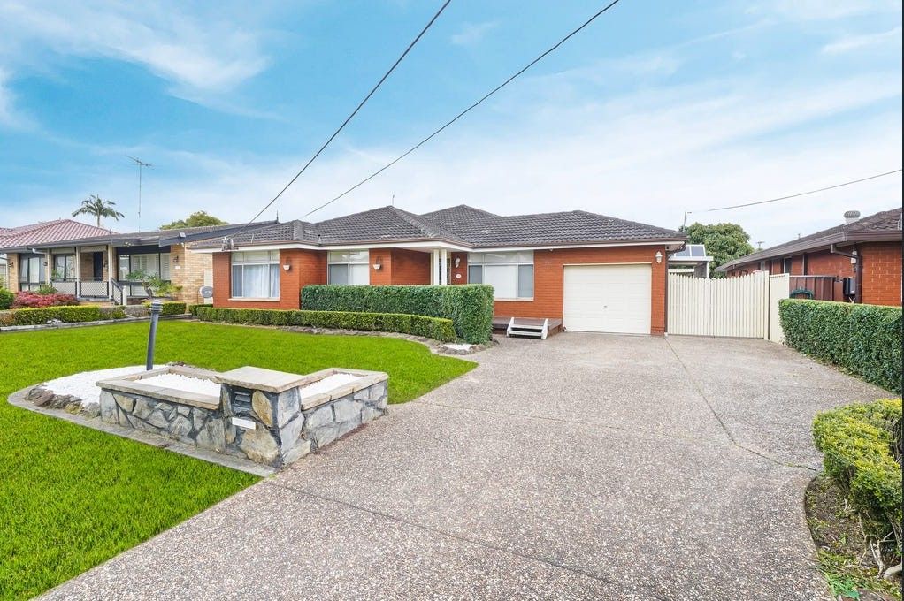 28 Curtis Cres, Moorebank, NSW 2170