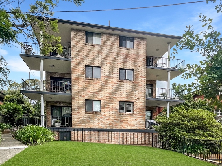 5/8 PITTWATER RD, GLADESVILLE, NSW 2111