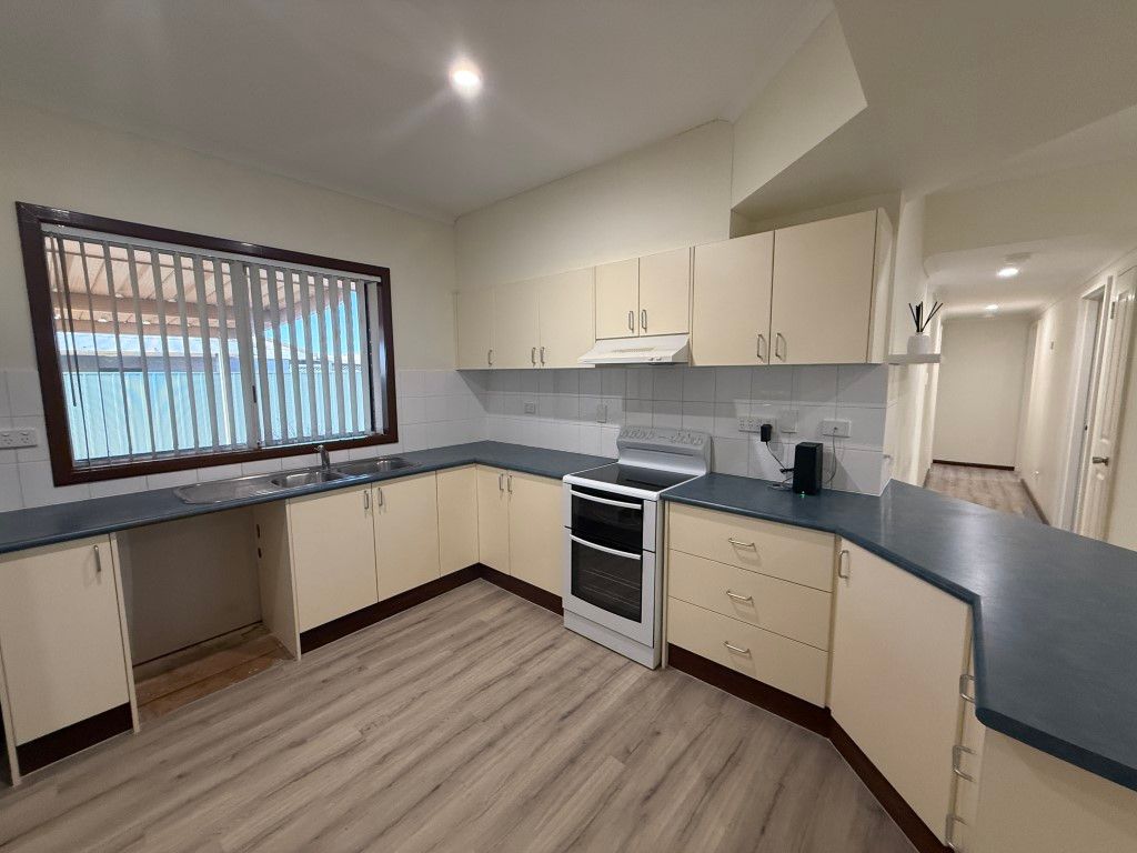 4 Heard Pl, Nickol, WA 6714