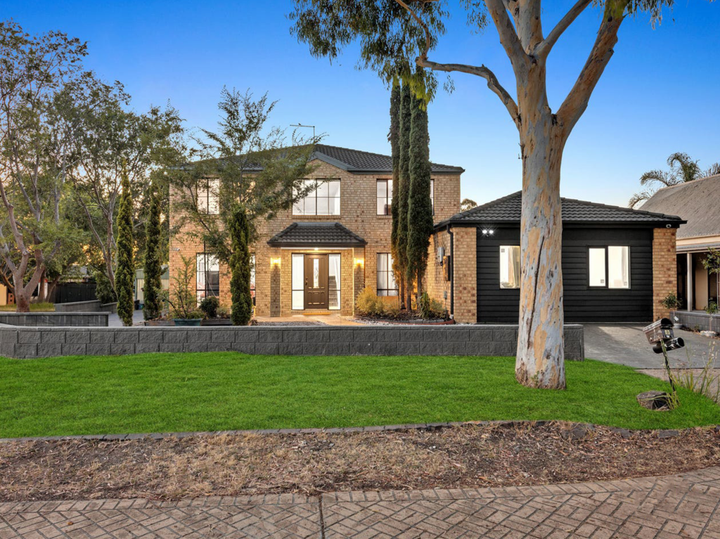 35 Banyalla Dr, Cranbourne West, VIC 3977