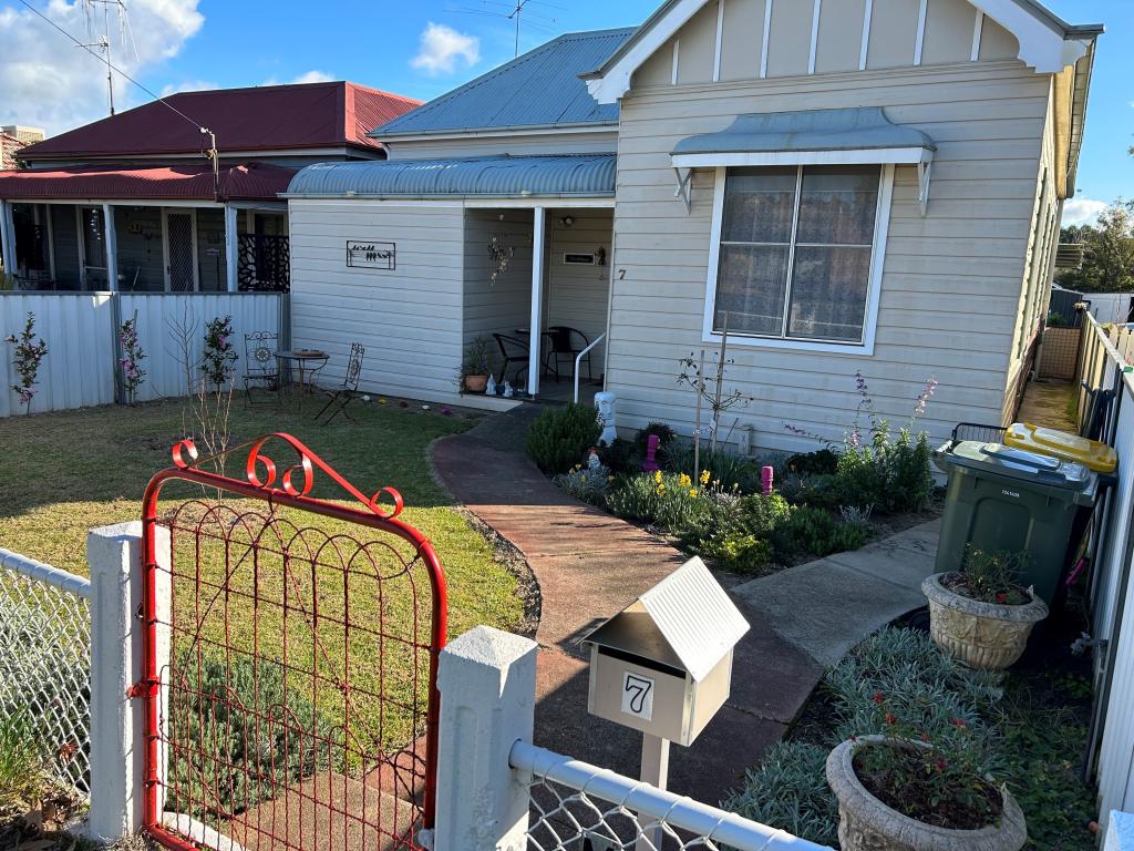 7 Wood St, Grenfell, NSW 2810