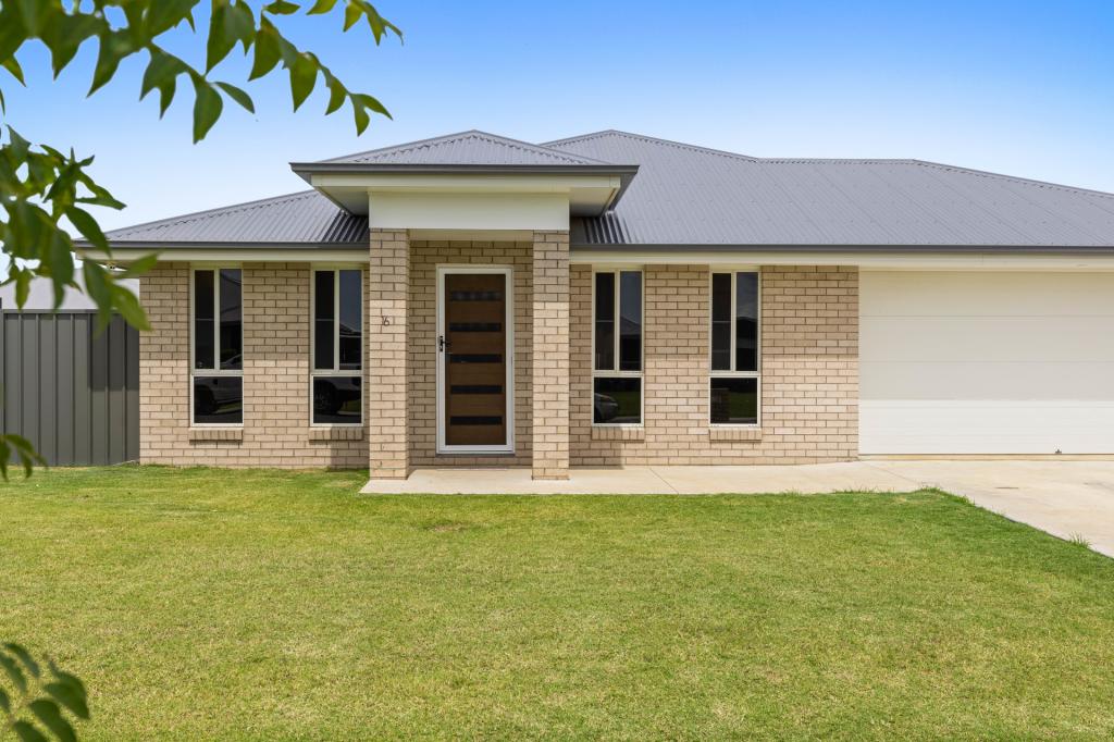 16 Sandford Cres, Torrington, QLD 4350