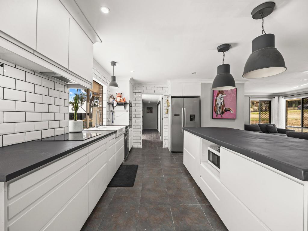 27 Challenge Ave, Kensington Grove, QLD 4341