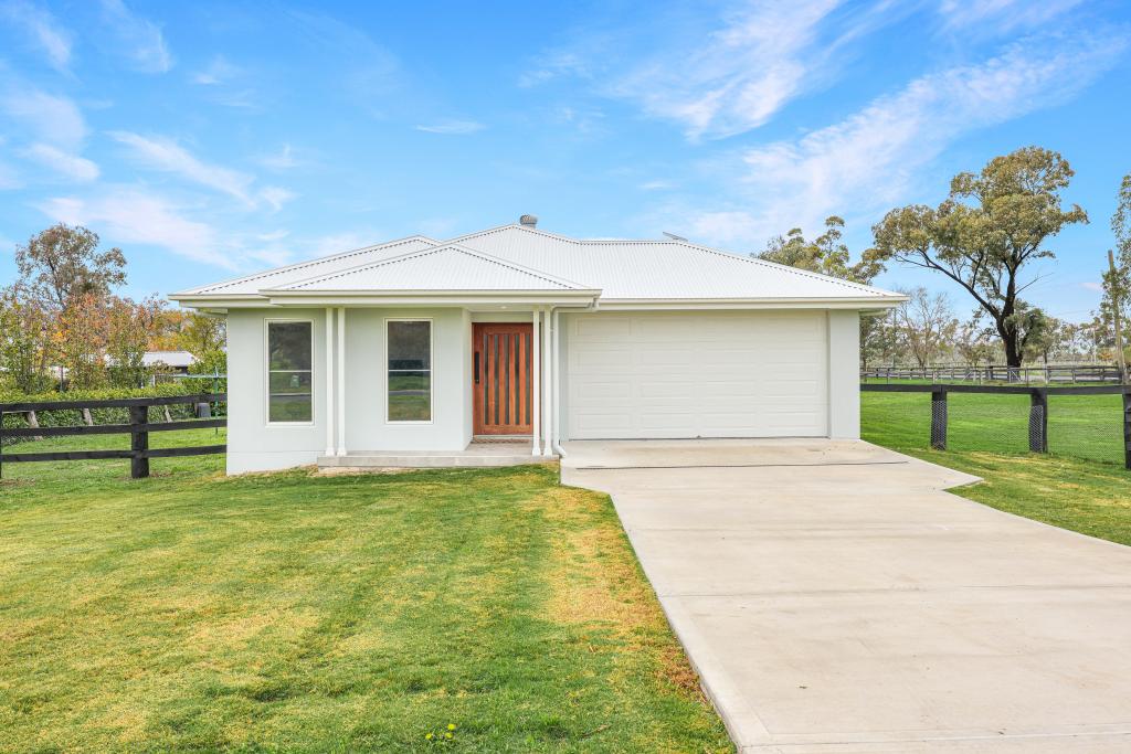 2A SOMERSET PL, SCONE, NSW 2337