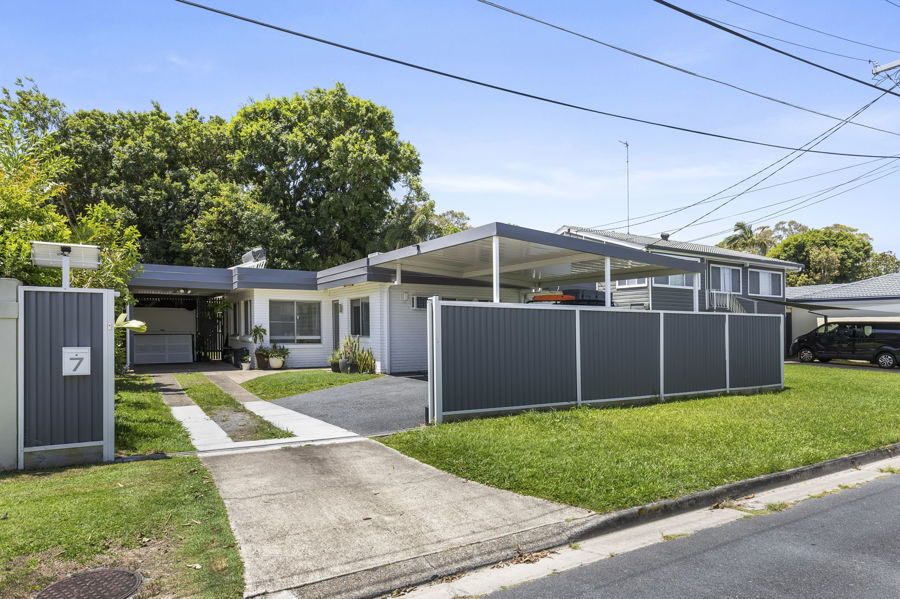 7 MENTONE AVE, BUNDALL, QLD 4217