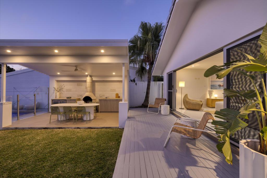 2 Lakeside Ave, Broadbeach Waters, QLD 4218
