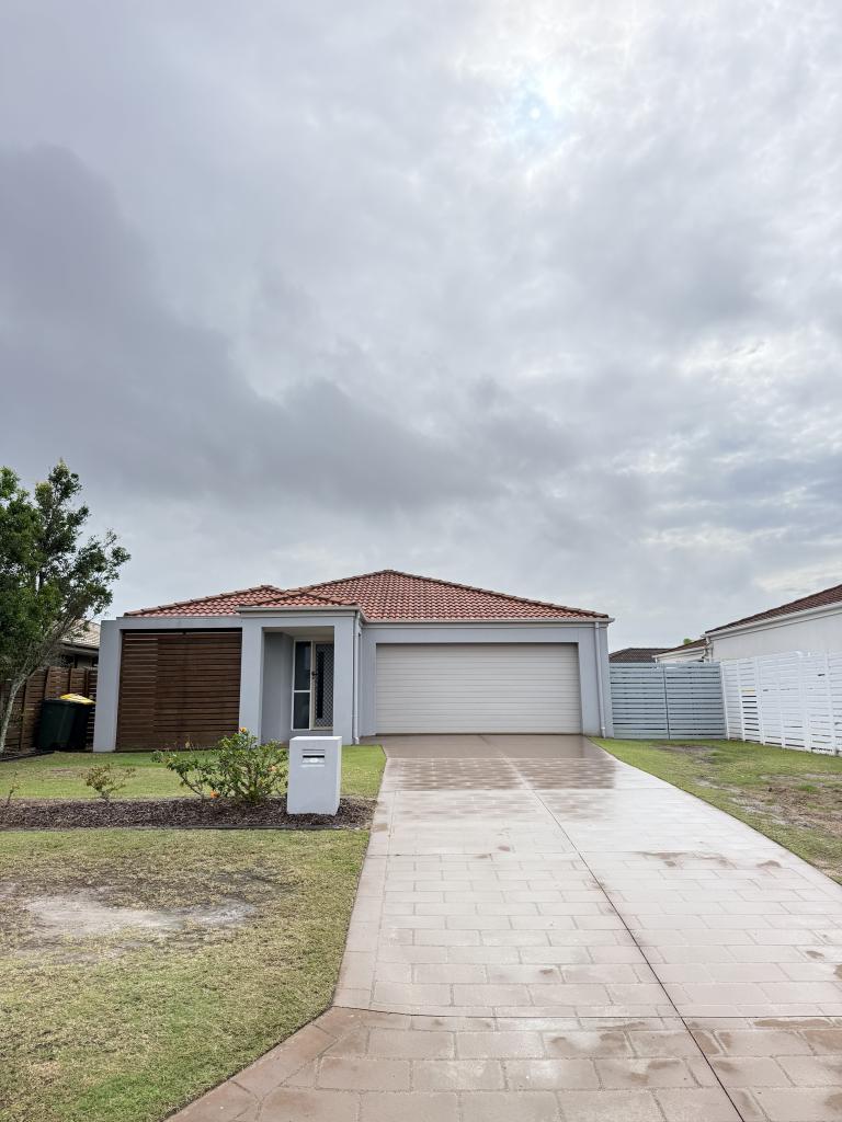 21 Earl Saint Vincent Cct, Eli Waters, QLD 4655