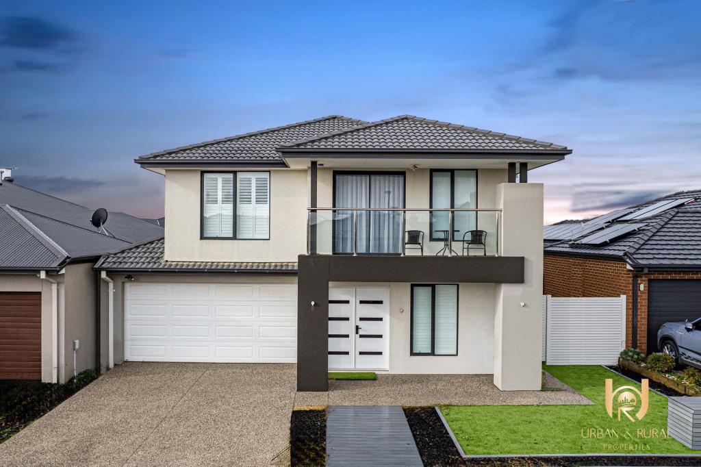 8 PARLIA ST, CLYDE NORTH, VIC 3978