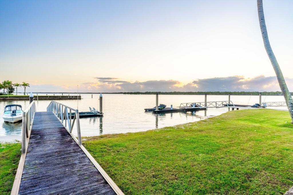 11 Howard St, Runaway Bay, QLD 4216