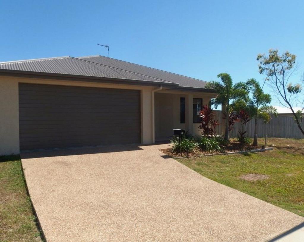 14 Cowrie Ct, Bushland Beach, QLD 4818