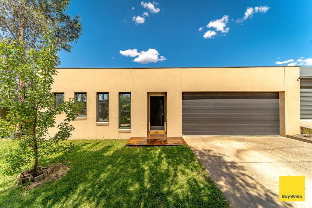 54 KINGSTON DR, EAGLEHAWK, VIC 3556