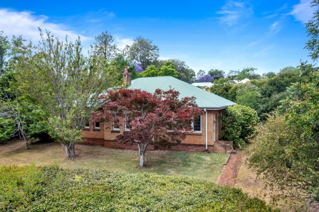 24 Godfrey St, East Toowoomba, QLD 4350