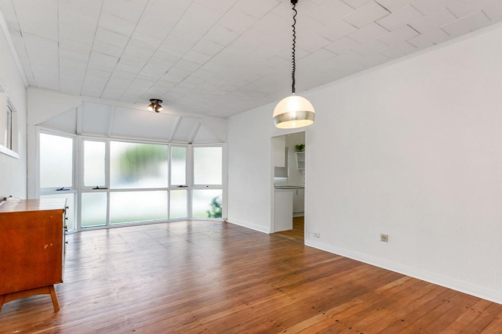 8 Sunshine Pde, Miami, QLD 4220