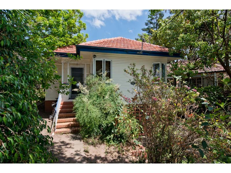 137 Carmody Rd, St Lucia, QLD 4067