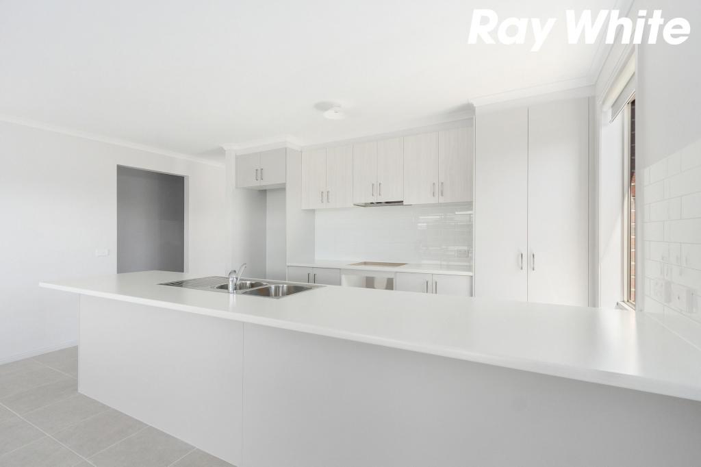65 Pinnacle Dr, Pakenham, VIC 3810