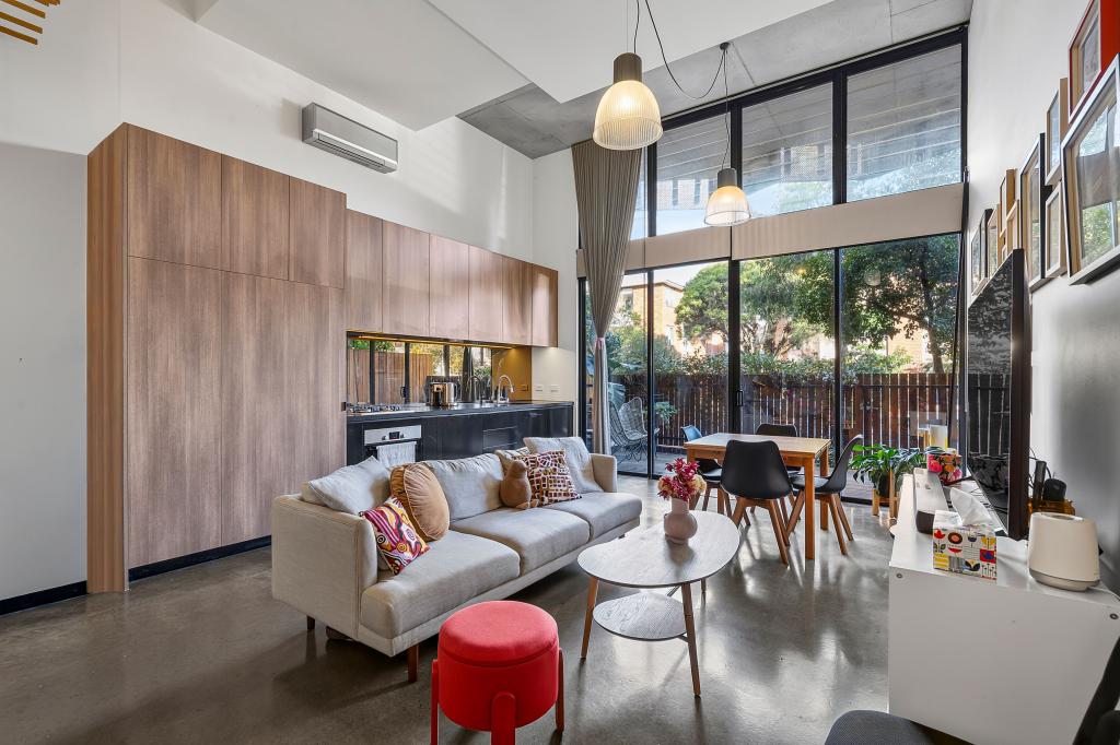 18A MOLLISON ST, ABBOTSFORD, VIC 3067