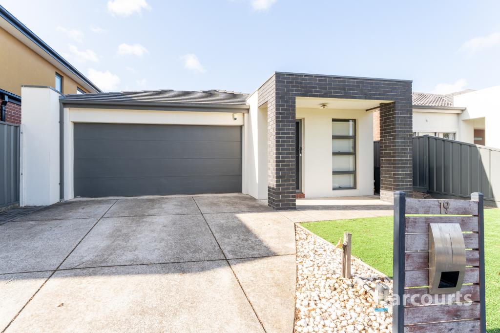 19 LONGFIELD WAY, DEER PARK, VIC 3023