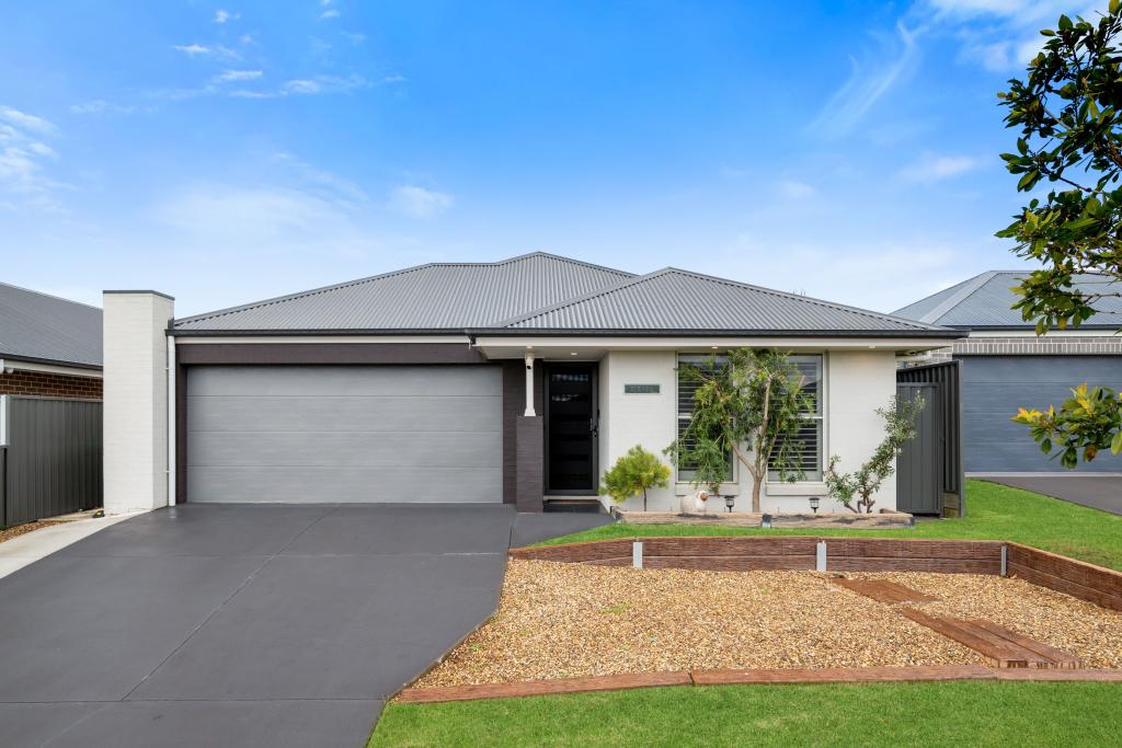 11 Challenger St, Gregory Hills, NSW 2557