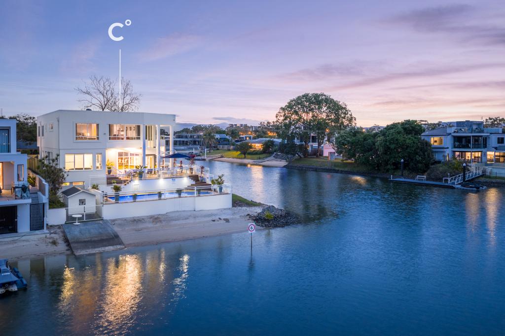 52 Clear Island Rd, Broadbeach Waters, QLD 4218